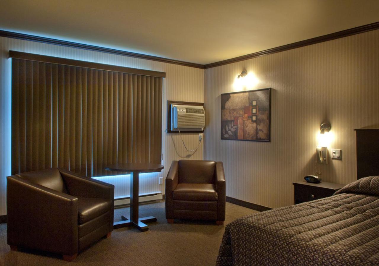 Ramada By Wyndham Laval Otel Dış mekan fotoğraf