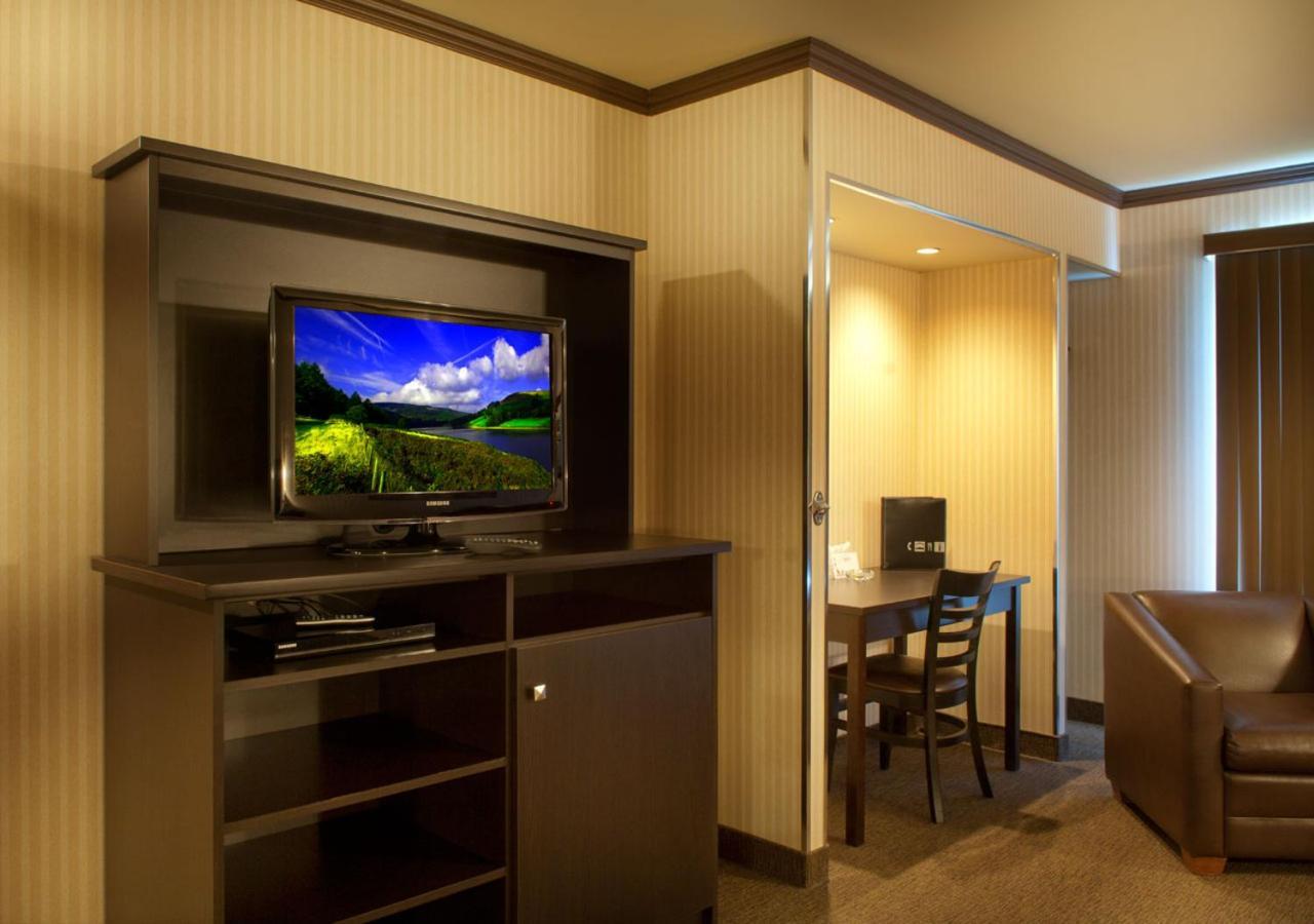 Ramada By Wyndham Laval Otel Dış mekan fotoğraf