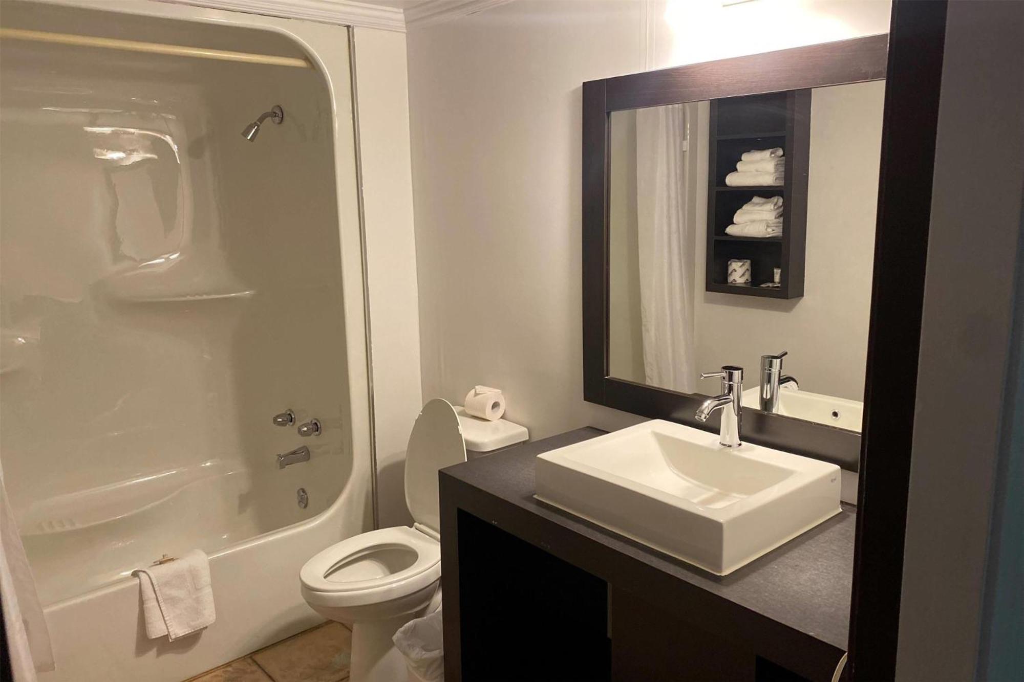 Ramada By Wyndham Laval Otel Dış mekan fotoğraf