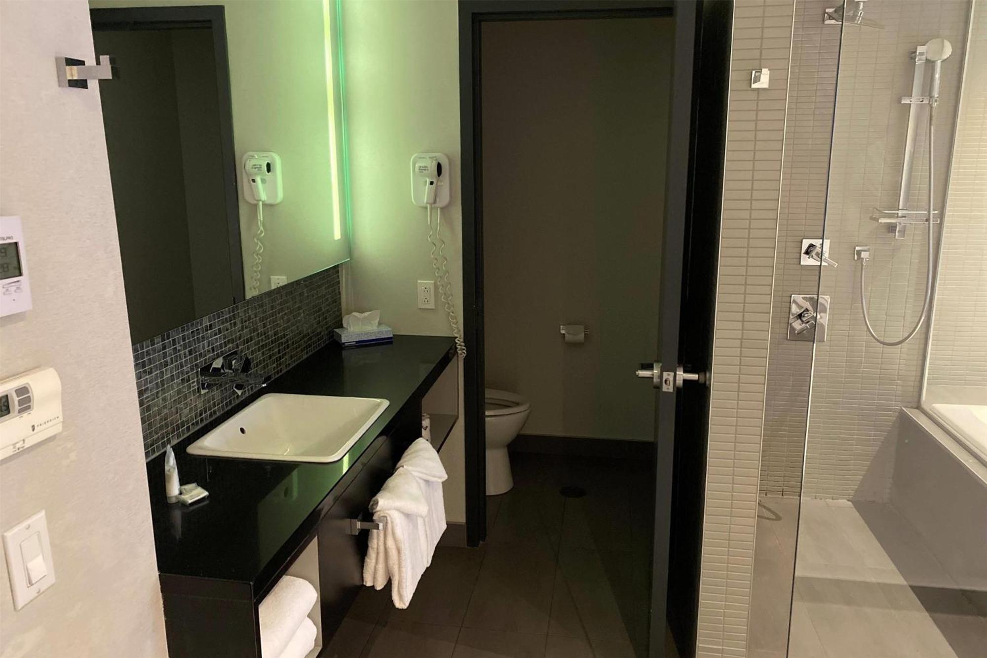 Ramada By Wyndham Laval Otel Dış mekan fotoğraf