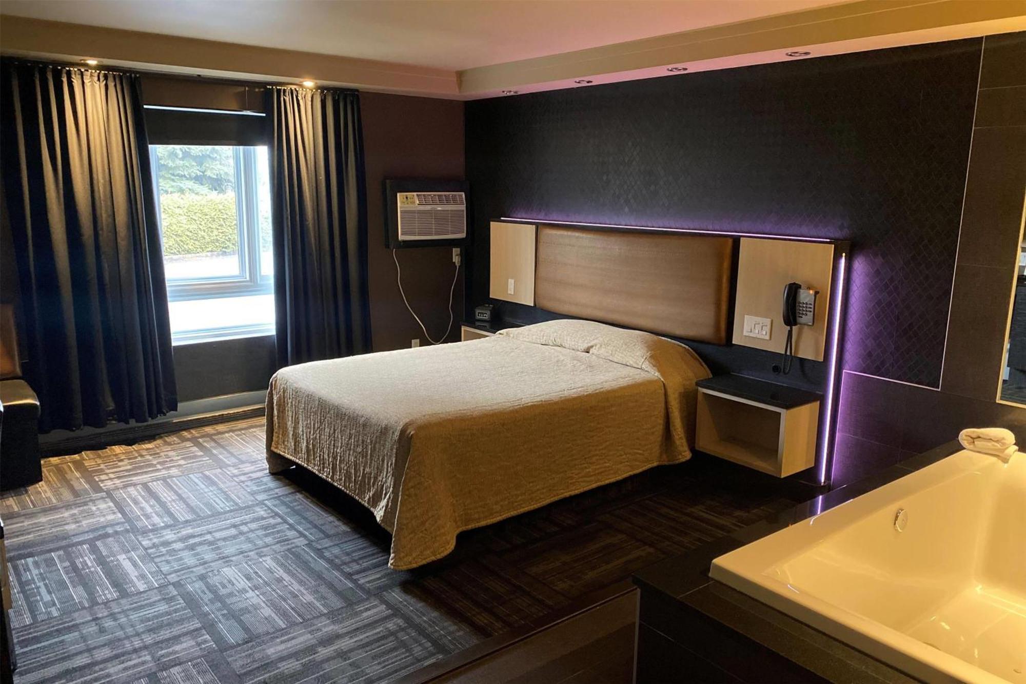Ramada By Wyndham Laval Otel Dış mekan fotoğraf