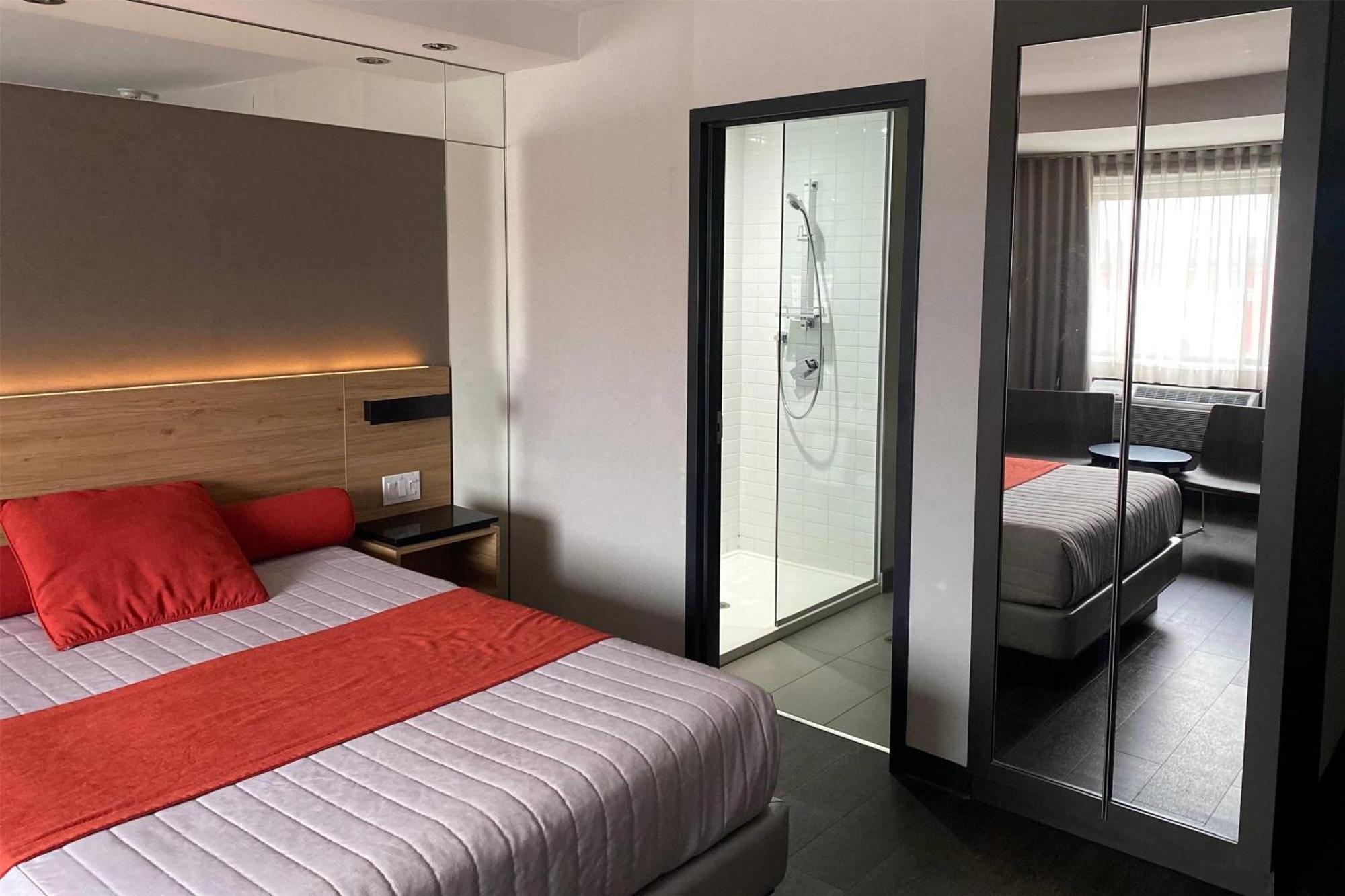 Ramada By Wyndham Laval Otel Dış mekan fotoğraf
