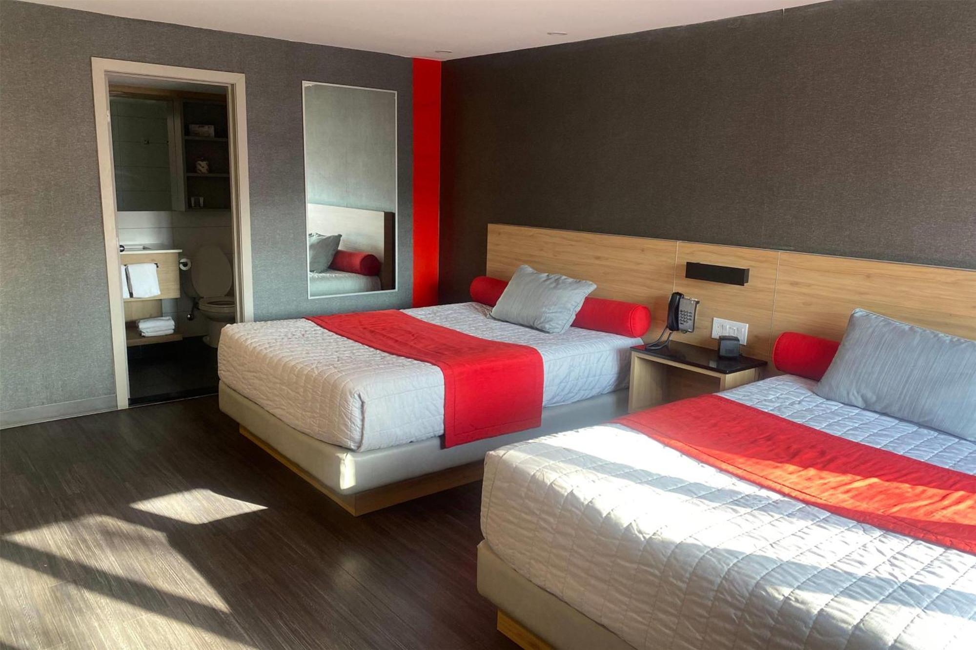 Ramada By Wyndham Laval Otel Dış mekan fotoğraf