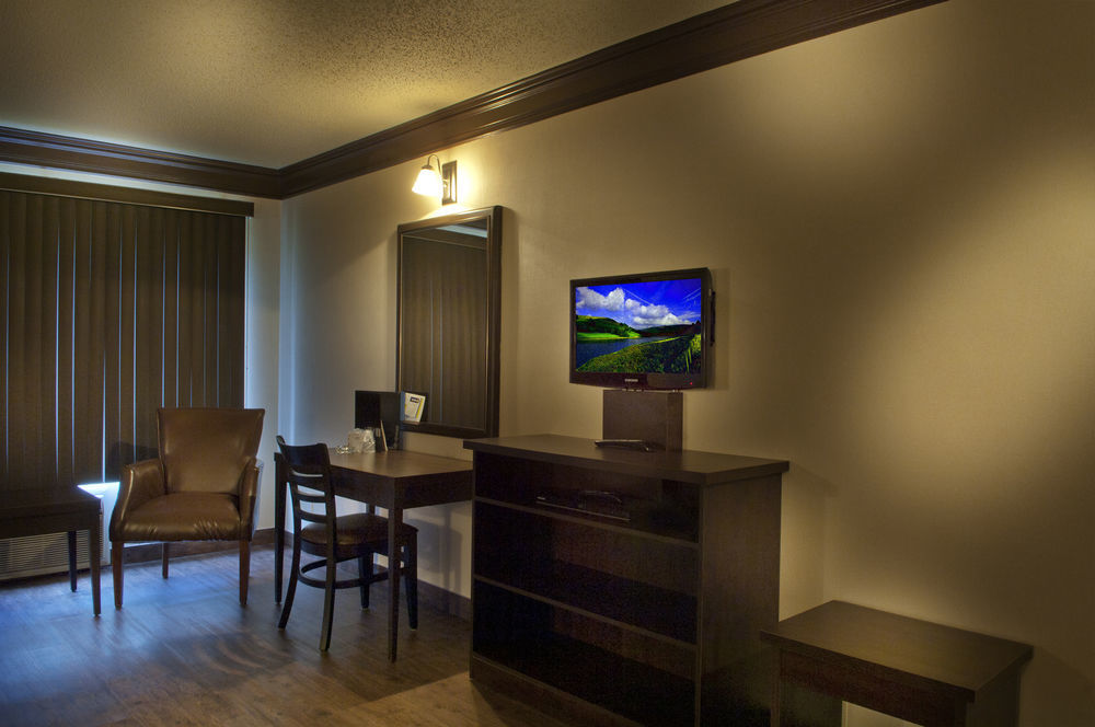 Ramada By Wyndham Laval Otel Dış mekan fotoğraf