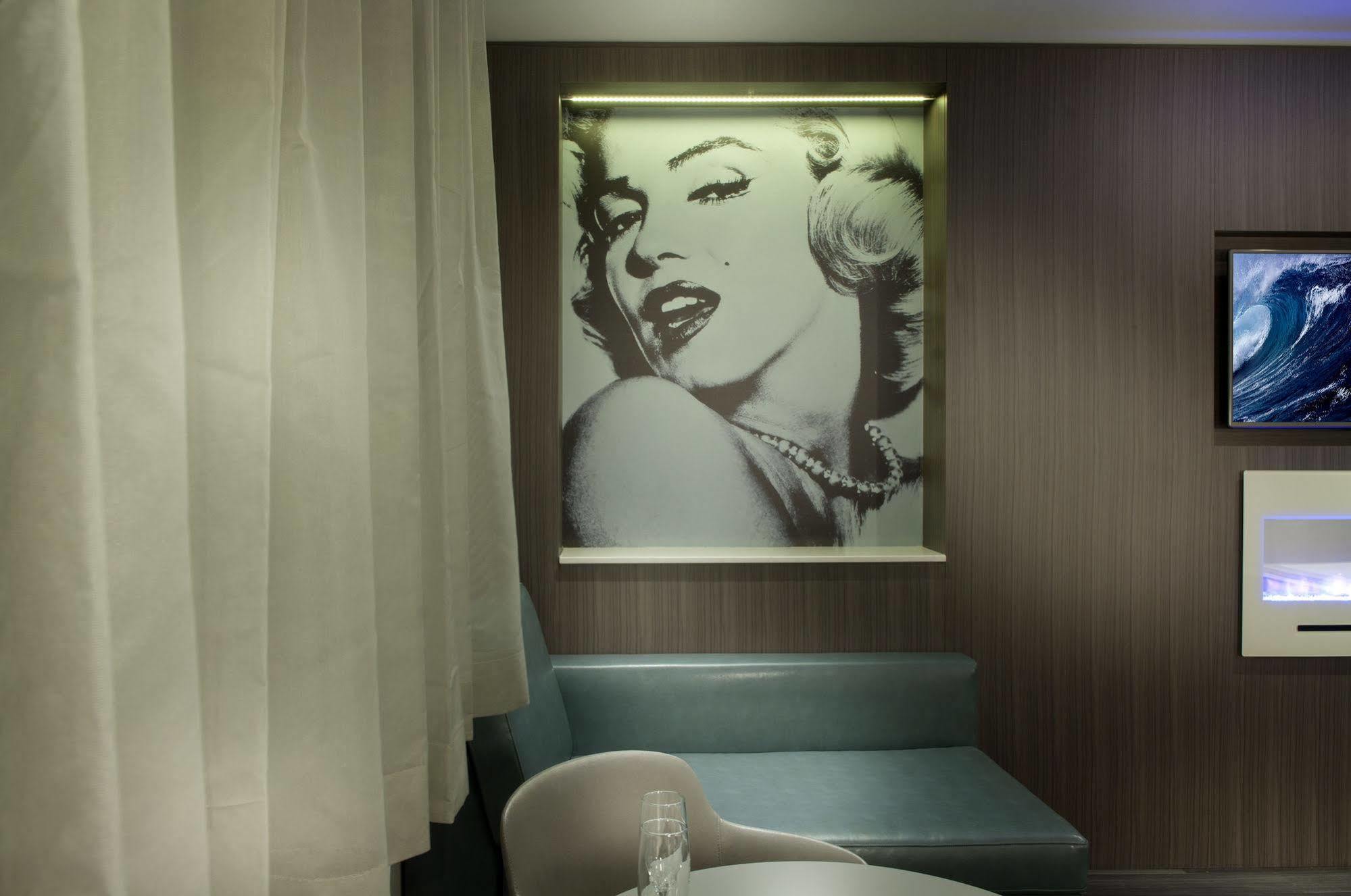 Ramada By Wyndham Laval Otel Dış mekan fotoğraf